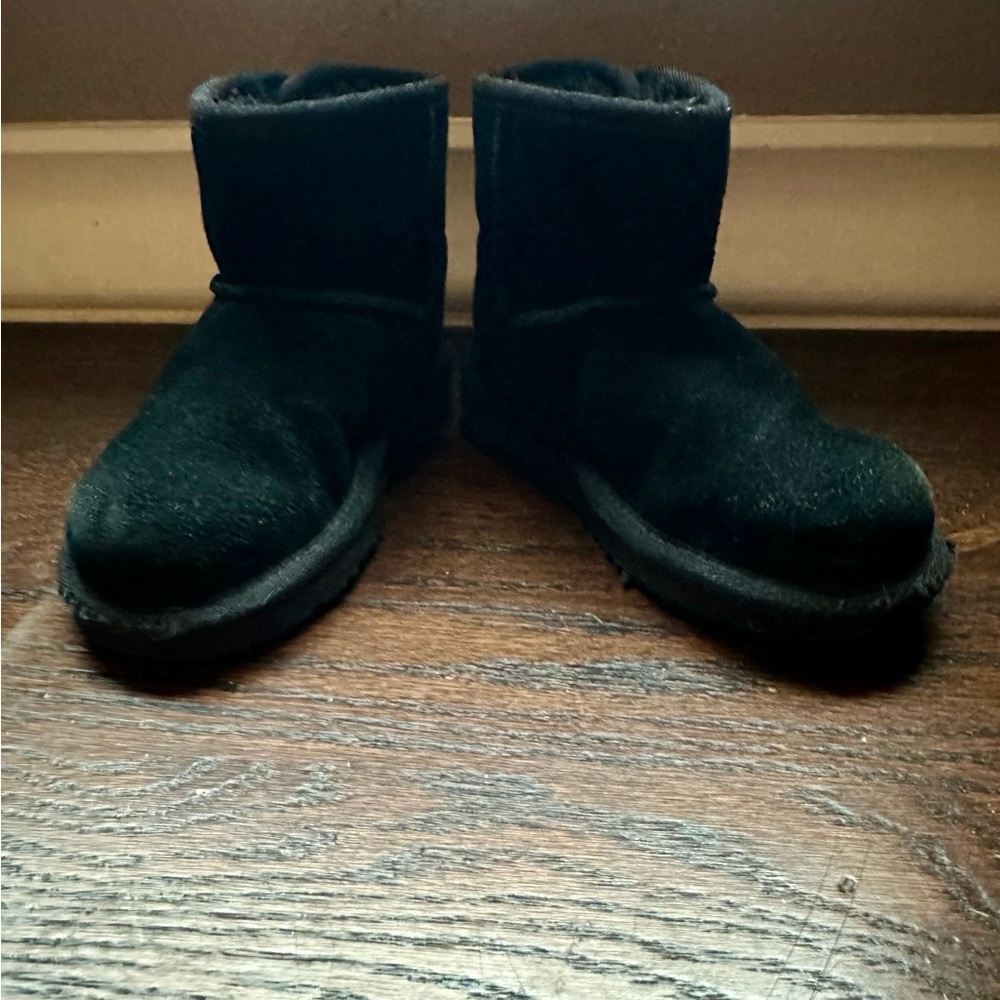 Toddler Uggs size 9